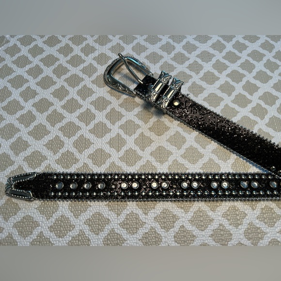 NWT🌷Western/Rock/Glam meet together in this Genuine Leather Belt